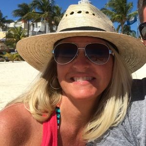 Meet your Posher, Christy